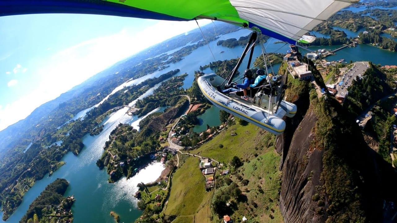 Гостевой дом El Trebol Гуатапе Экстерьер фото